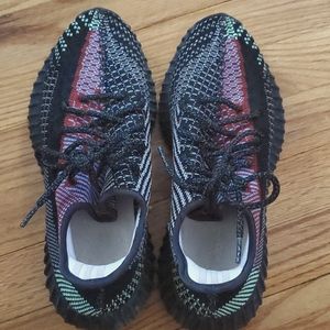 YEEZY Sneakers
